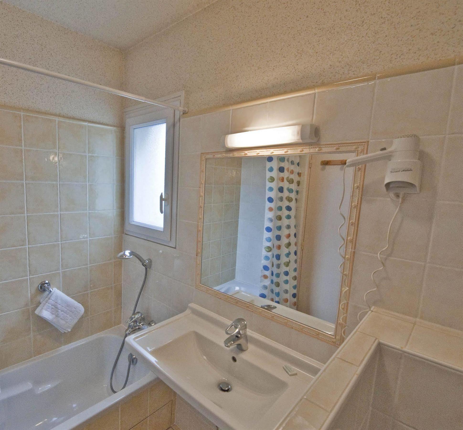 Hotel Les Oliviers Fayence Zewnętrze zdjęcie